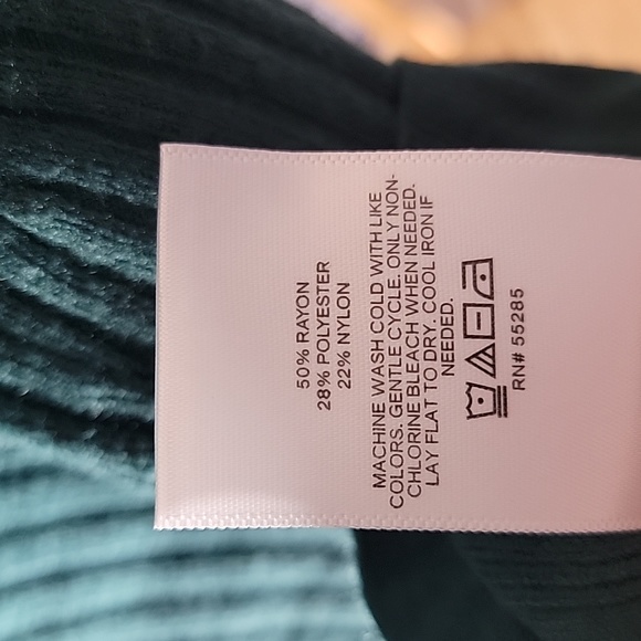 Mock Neck Sleeveless Sweater - Picture 5 of 7